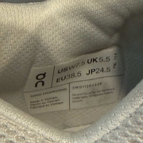 On The Roger Centre Court Shoe - Picture 7 of 7